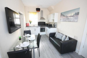 Barton Seaview, Self Catering Studio Apartments, Promenade & Central Beach Location, Families, Couples or 23 years plus only, FREE PARKING